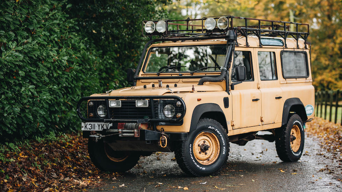 Бывалый: на продажу выставлен Defender 1992 года, участвовавший в Camel Trophy