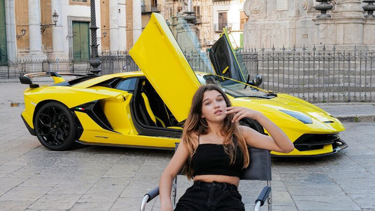 Компания Lamborghini отказалась от рекламы с фотомоделью после протестов