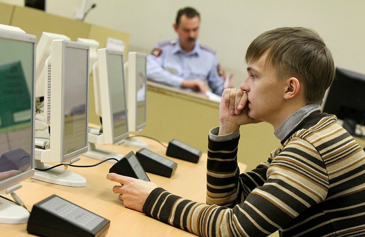МВД не планирует усложнять теоретическую часть экзамена на права