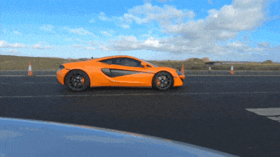 Непредсказуемая битва: Mercedes-Benz SLR McLaren против McLaren 540C