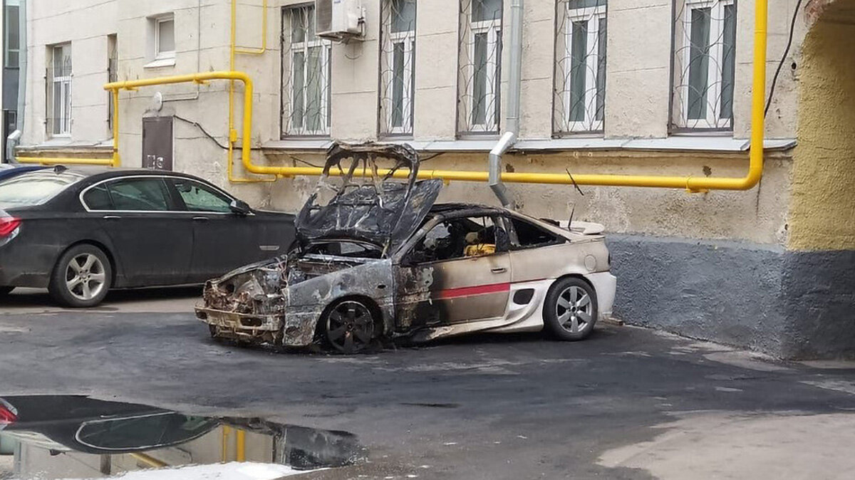 В Москве сгорела самодельная Tesla за 200 тысяч рублей