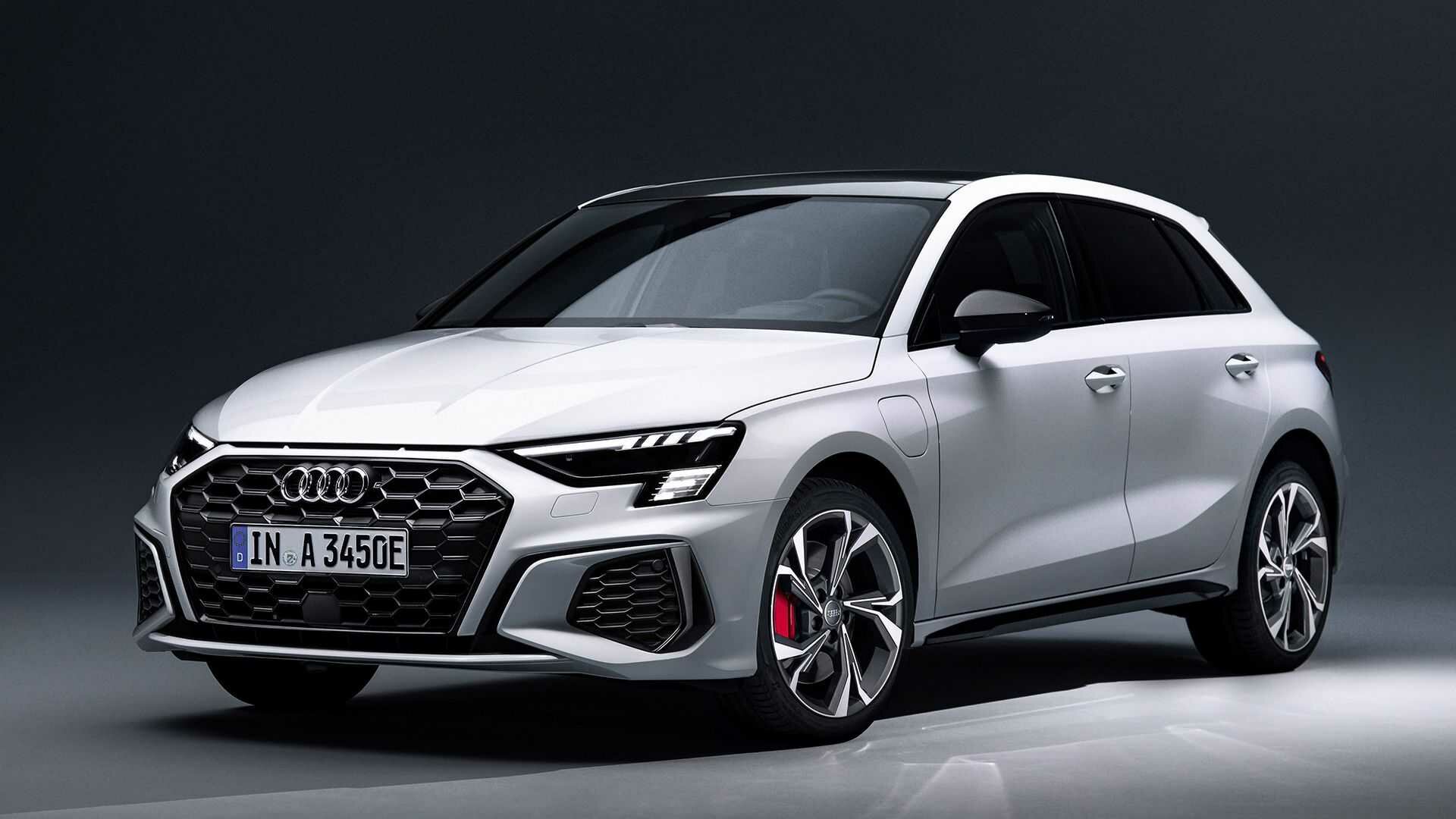 Новый Audi A3 стал 245-сильным подзаряжаемым гибридом