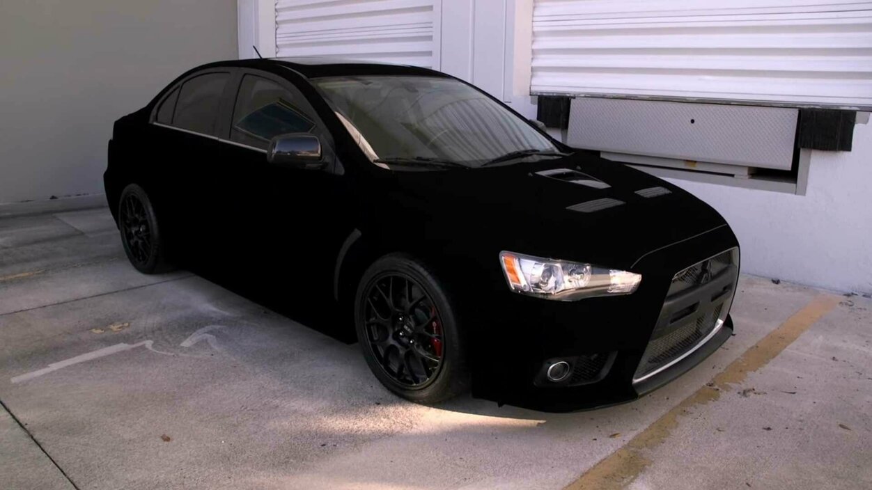 Посмотрите на Mitsubishi Lancer, превращённый в чёрную дыру