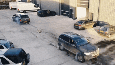 Дизельная битва: старый Touareg против нового Amarok в перетягивании каната