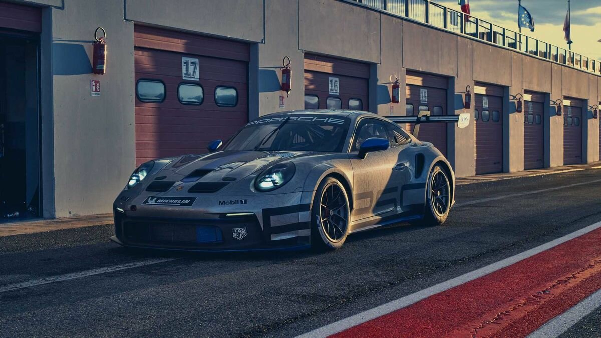 Гоночный Porsche 911 GT3 Cup стал шире и мощнее