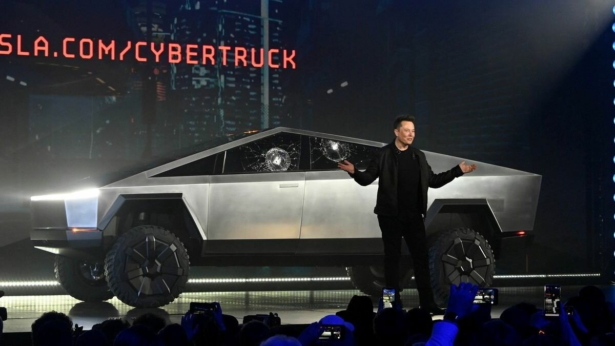 Экс-дизайнер BMW и Ferrari раскритиковал облик Tesla Cybertruck