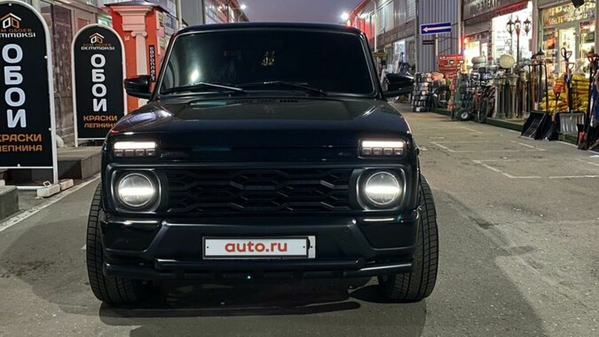 В России за 1,5 миллиона продают Lada 4x4 с сиденьями от BMW и AMG-рулём