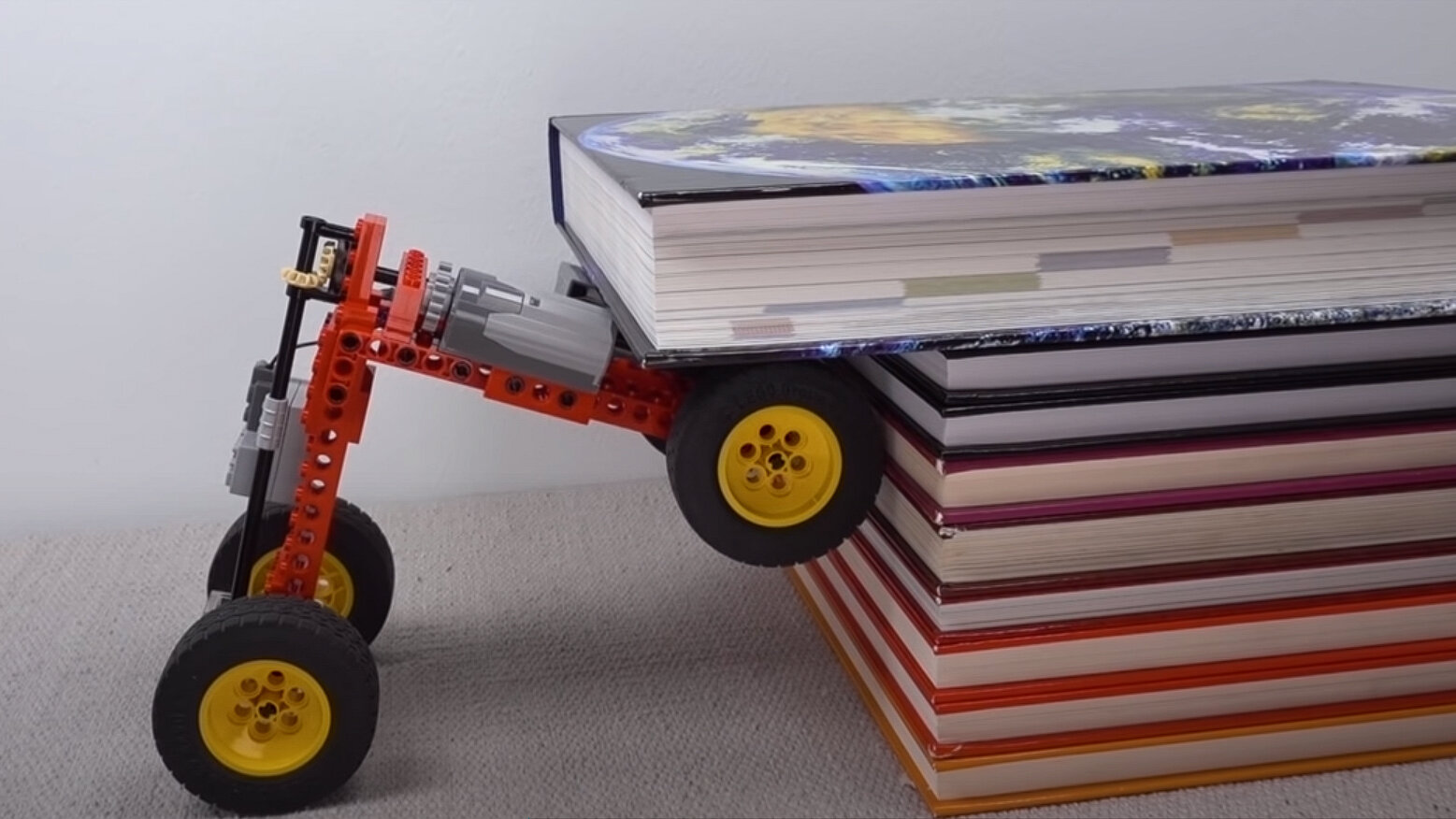 Посмотрите на создание внедорожника из Lego: для него почти нет препятствий