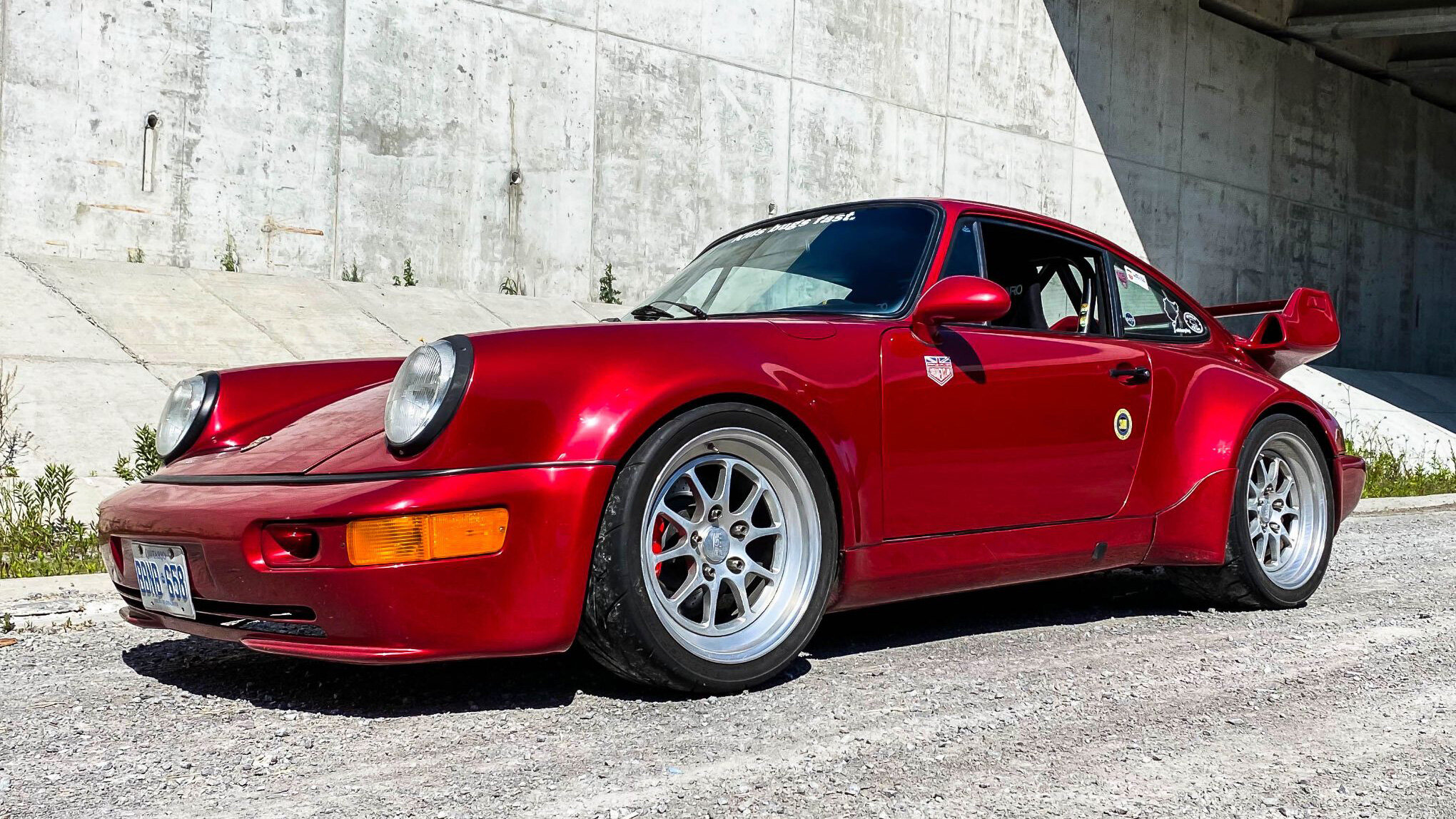 Посмотрите на старый Porsche 911, который превратили в крутой гоночный болид