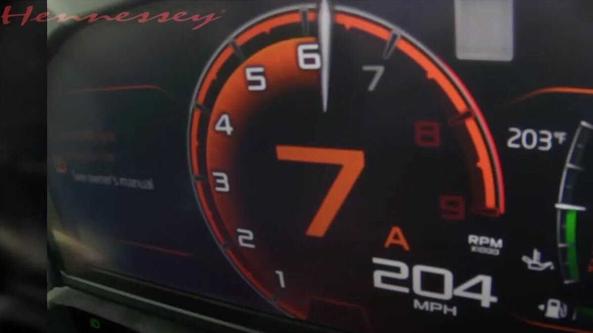 Посмотрите, как McLaren 765LT набирает 328 км/ч
