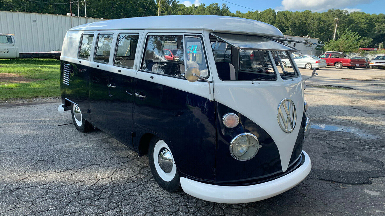 Тщательно отреставрированный вэн VW T1 продают дороже нового Porsche Taycan