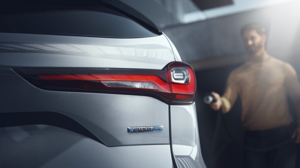Опубликован новый тизер флагманского кроссовера Mazda CX-90