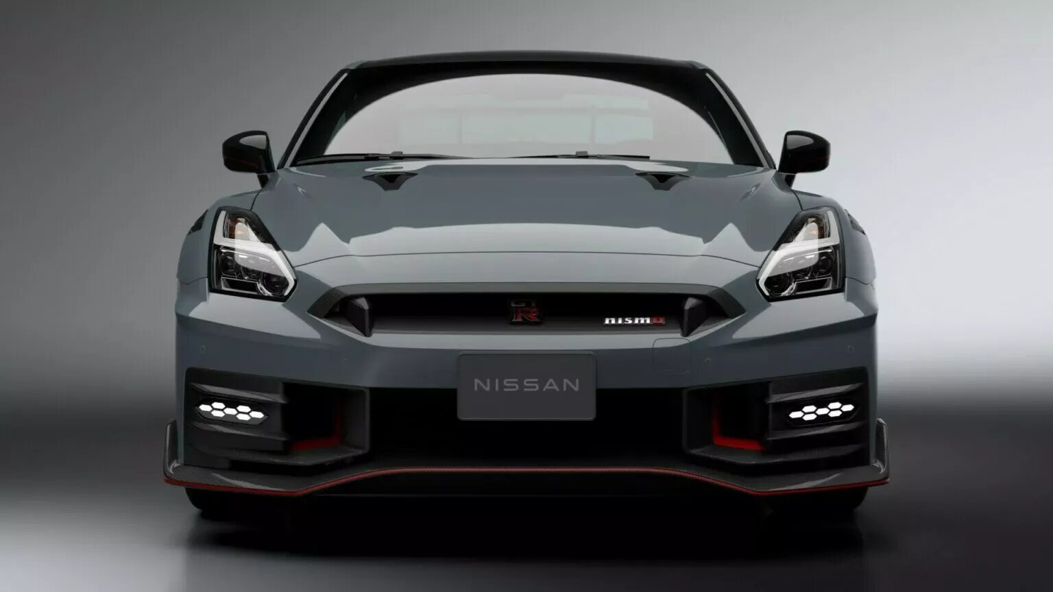 Nissan представил обновлённую модель GT-R