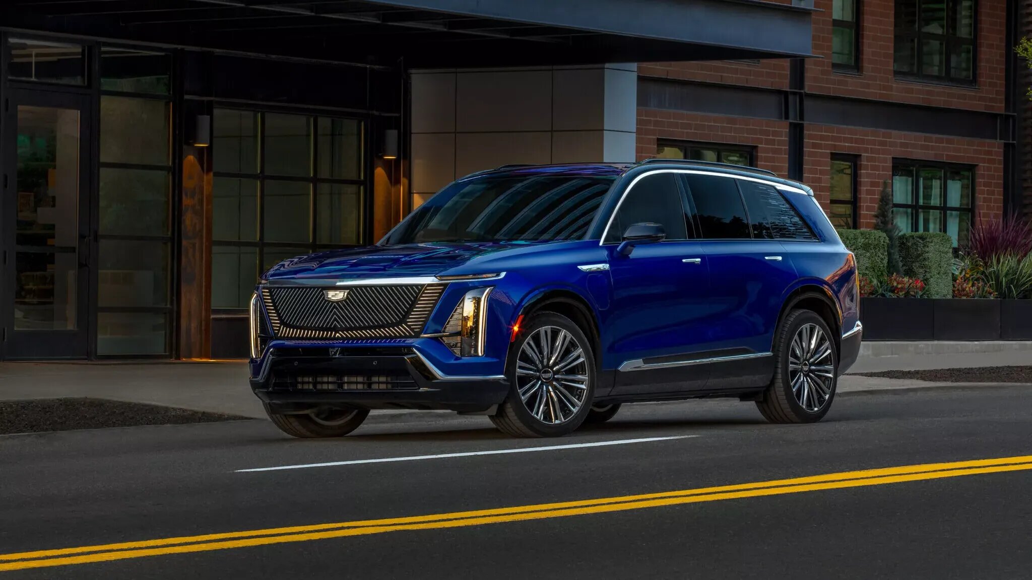 Cadillac отзовёт все электрокары Vistiq из-за опасных задних сидений 