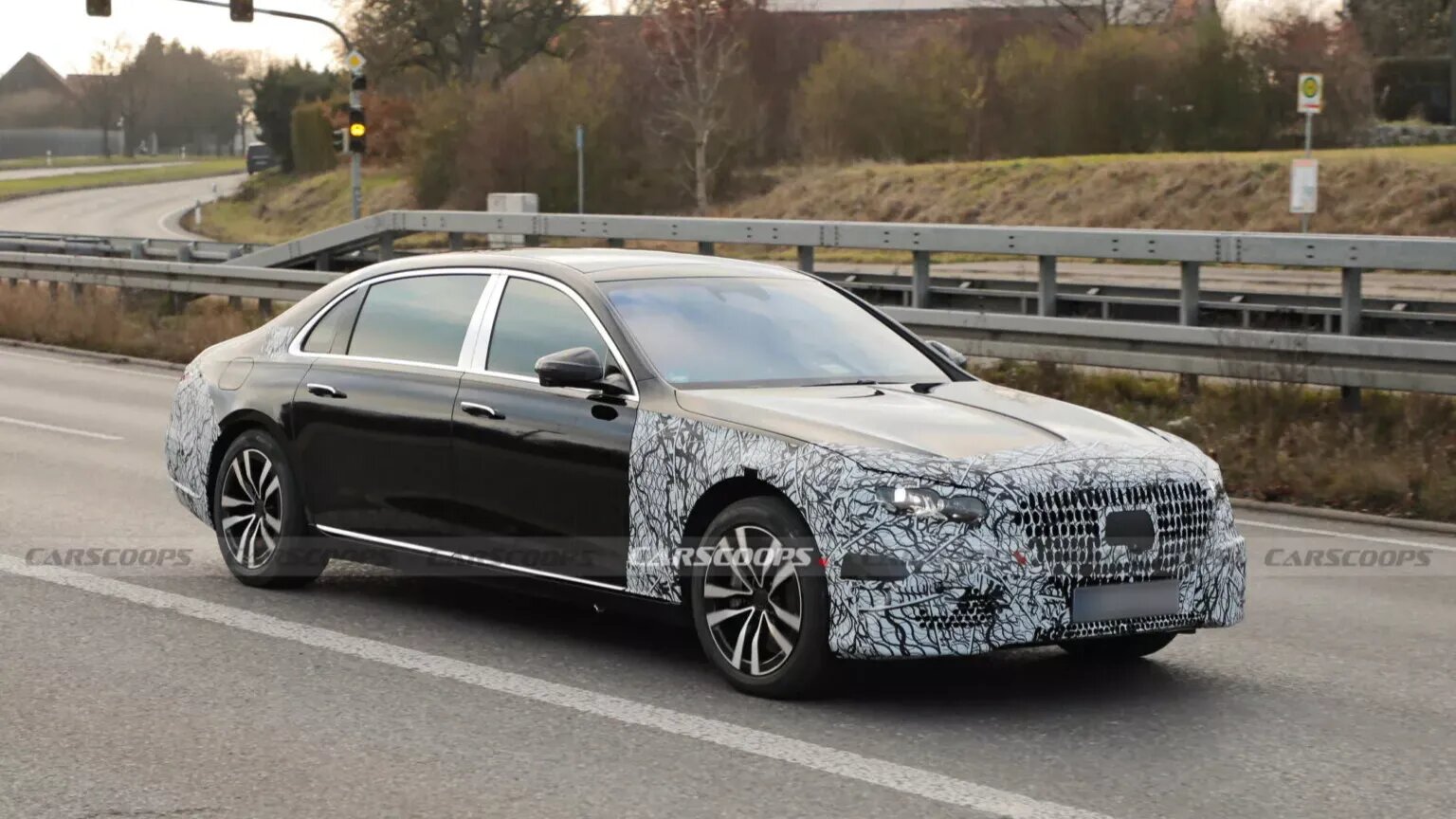 Рестайлинговый Mercedes-Maybach S-класса попался фотошпионам