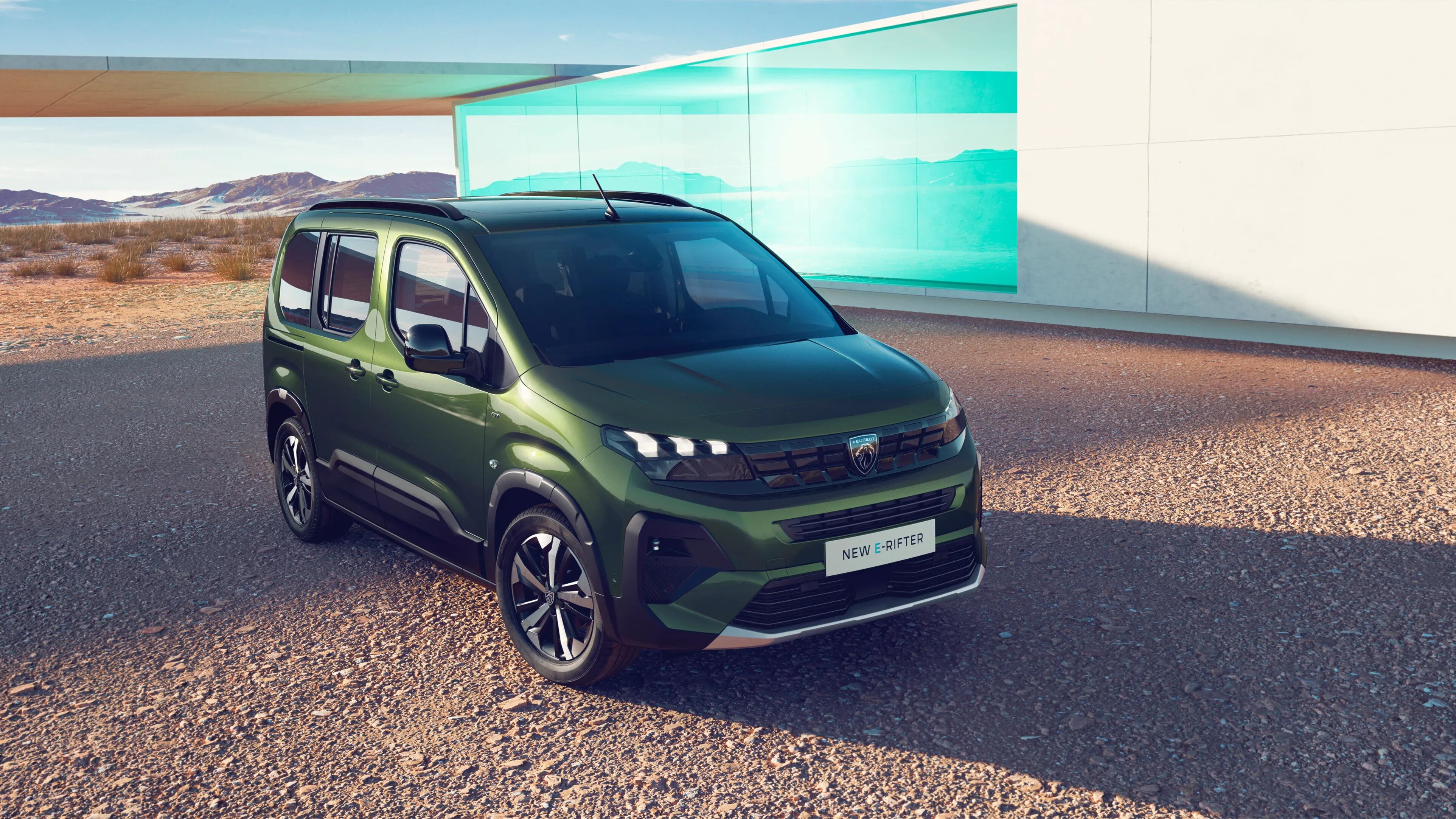 Представлен рестайлинговый компактвэн Peugeot E-Rifter с увеличенным до 320 км запасом хода