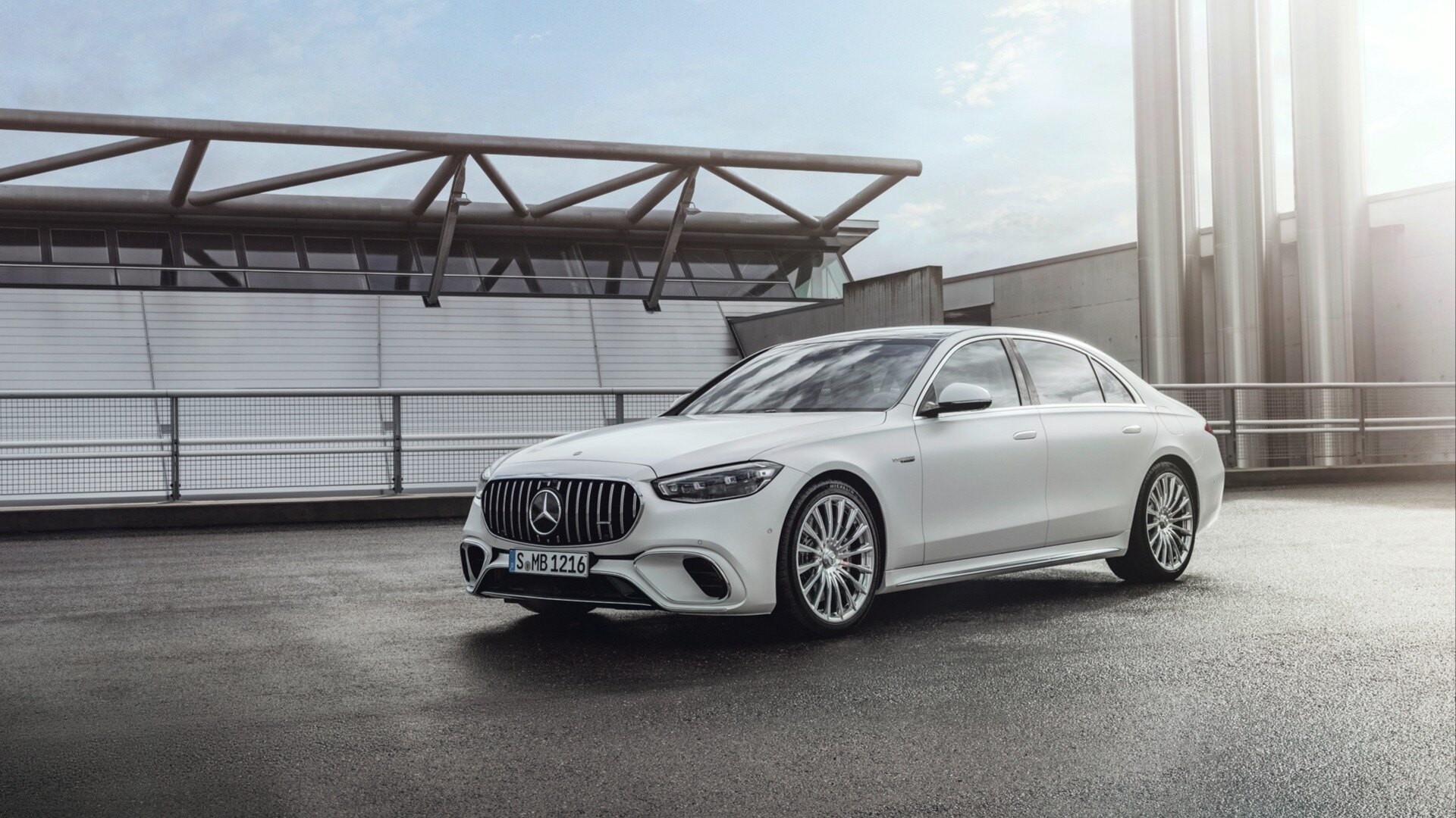 Компания Mercedes-Benz назвала цену 802-сильного S-класса