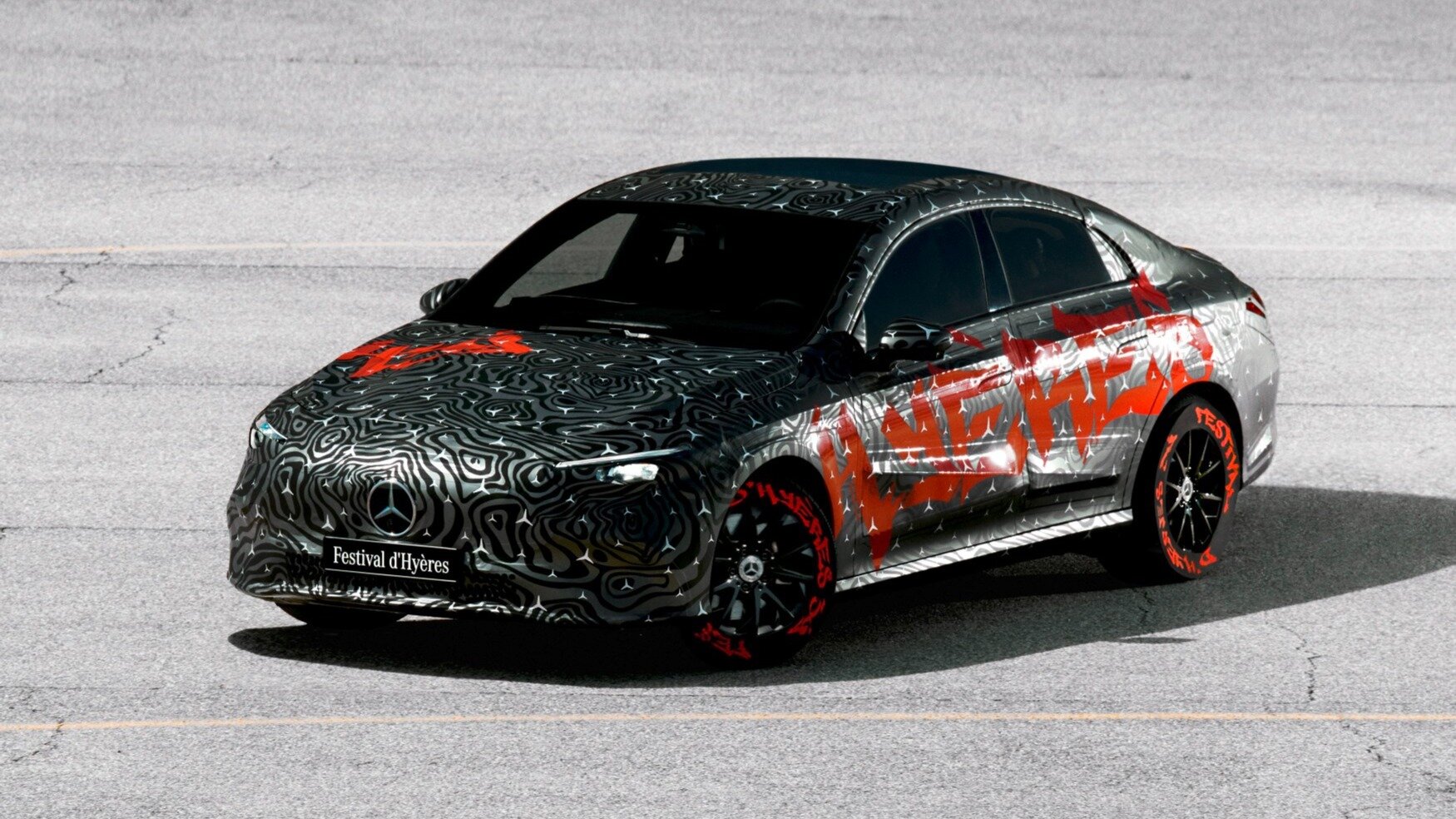 Новый Mercedes-Benz CLA: официальные фото в камуфляже