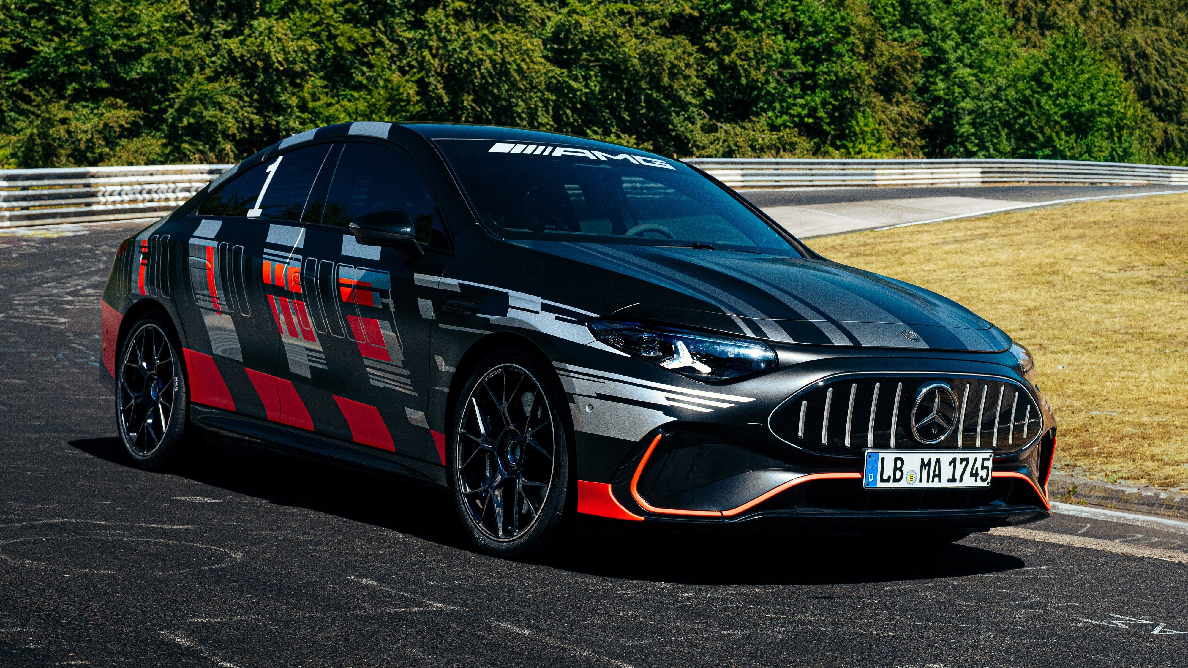Электрический седан Mercedes-AMG CLA 45 установил рекорд Нюрбургринга