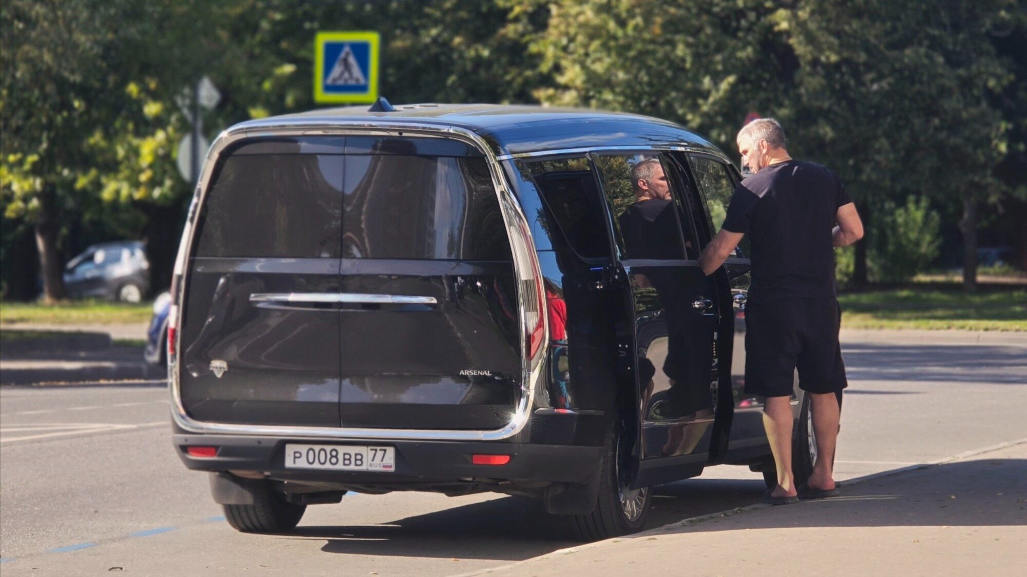 На фото попал первый  Aurus Arsenal для частных покупателей — на нём ездит Овечкин