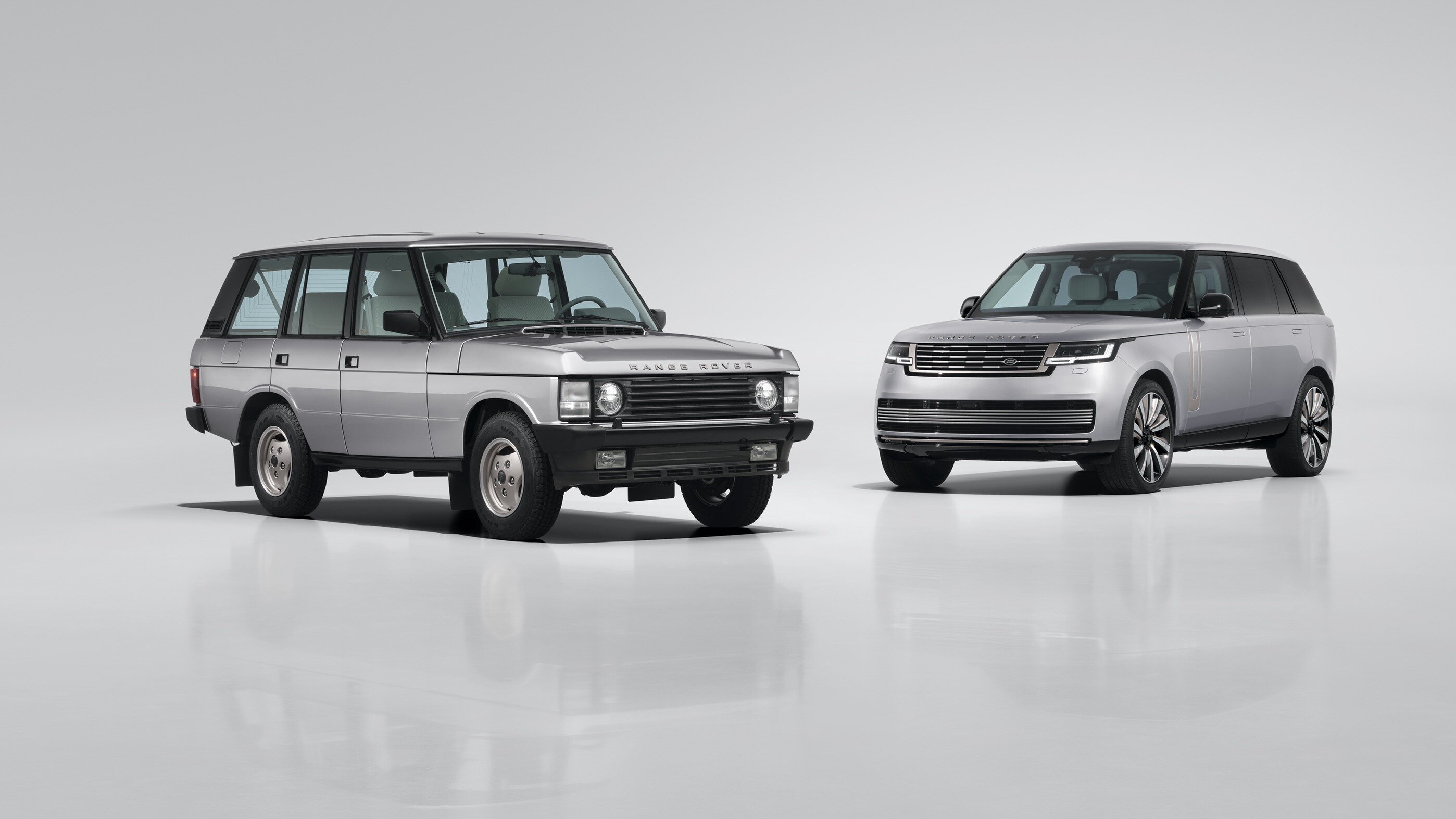 Рестомод Range Rover 1993 года продадут в паре с Range Rover 2026-го