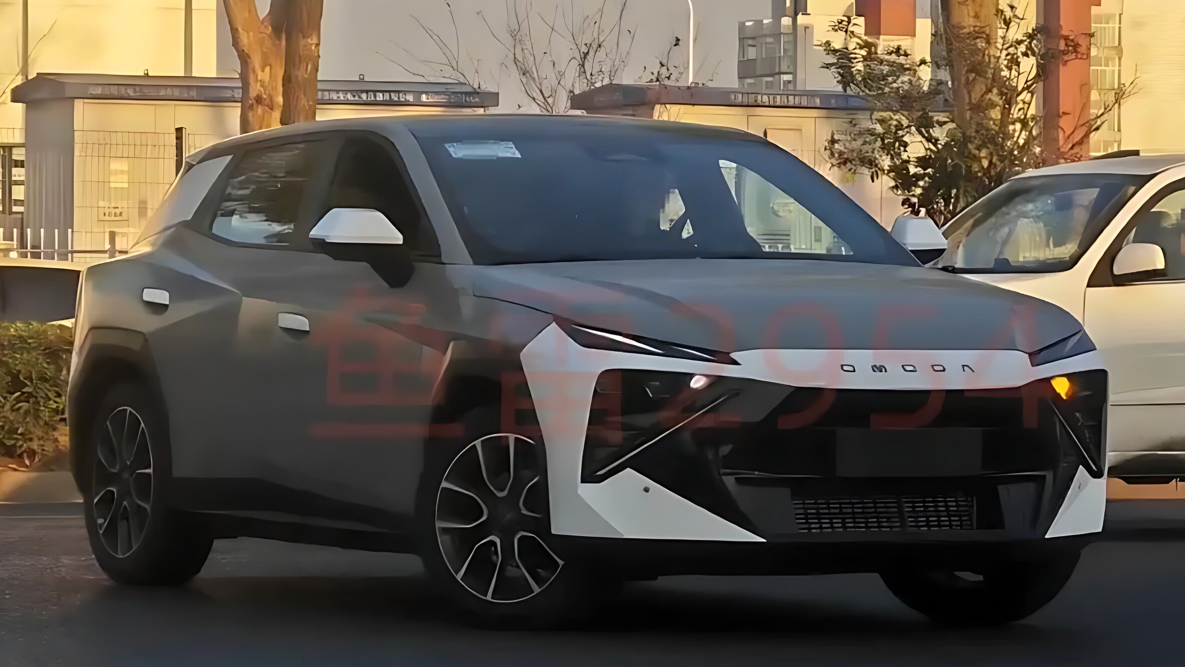 Кроссовер Omoda C4, который ждут в России, заметили в Китае почти без камуфляжа
