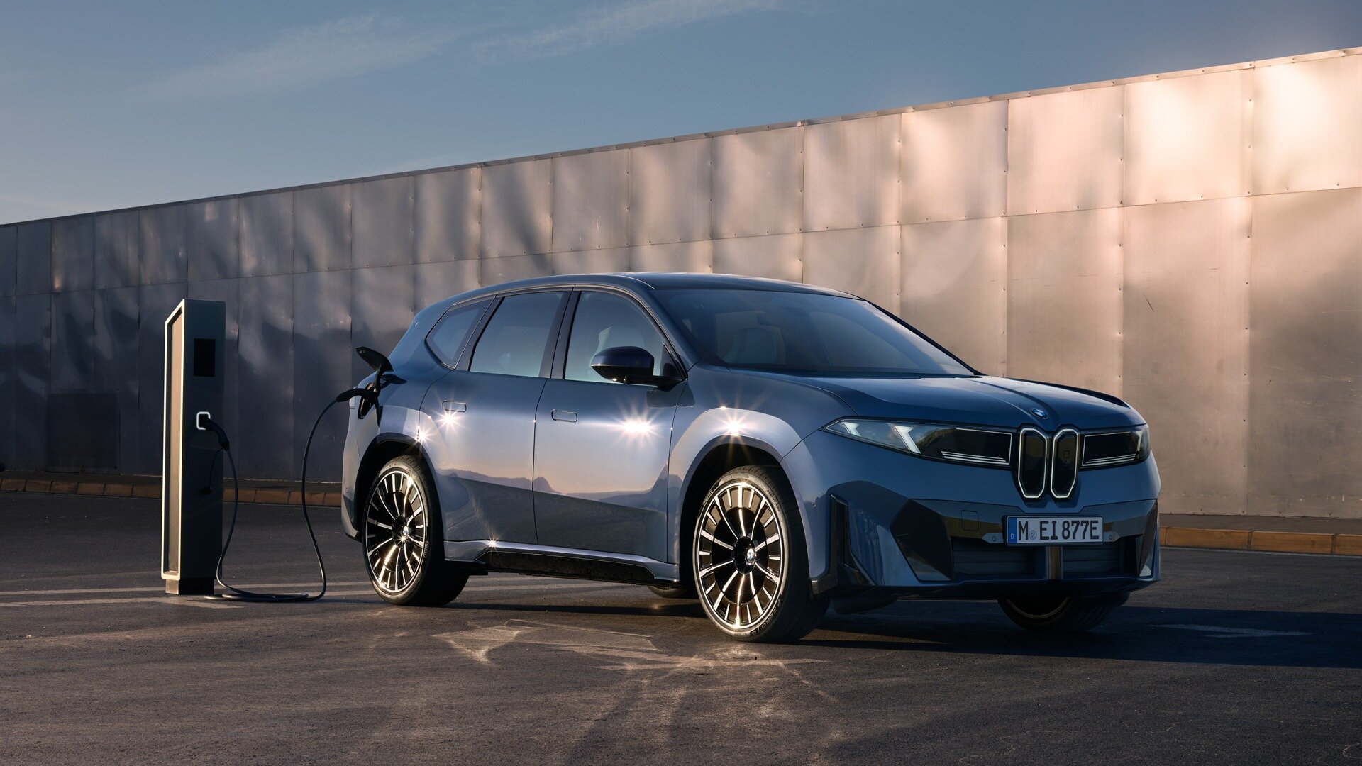 BMW отзовёт новые электрокары iX3: они могут ударить током
