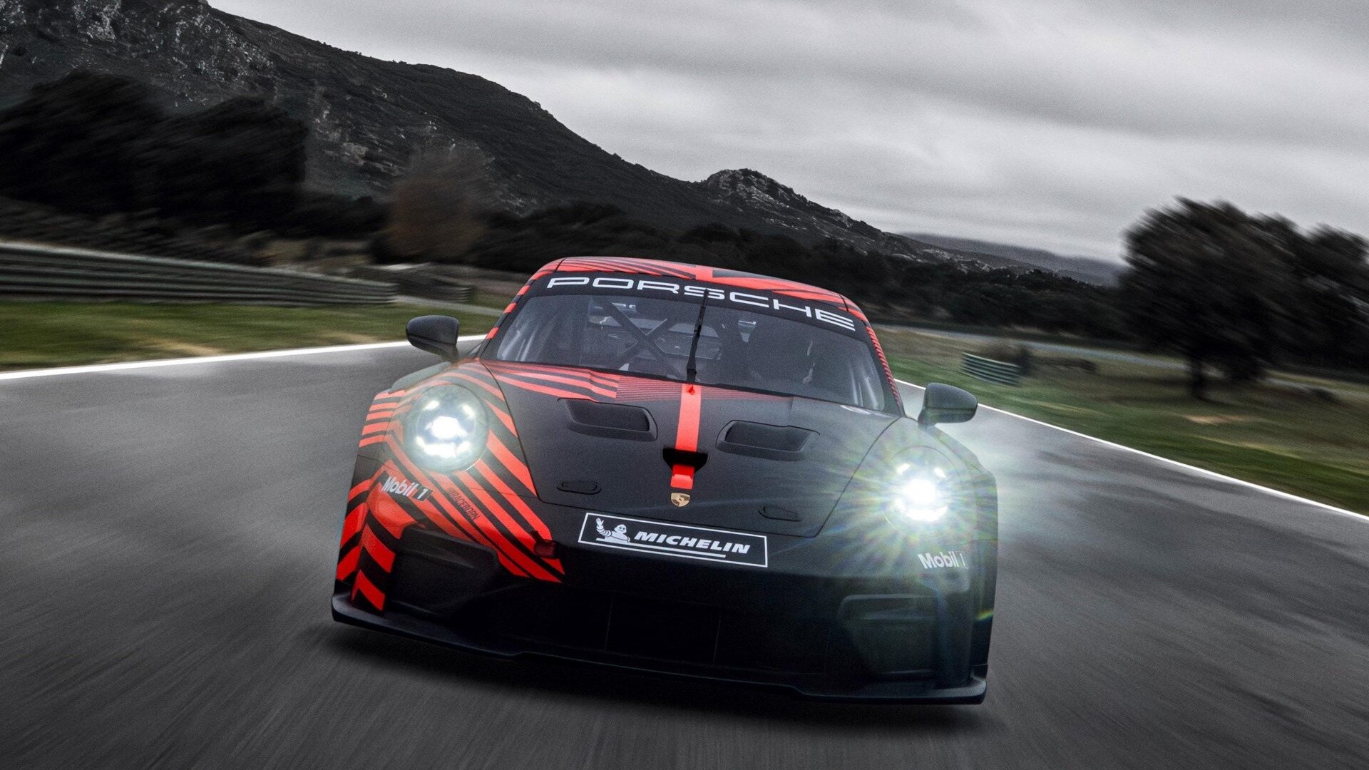 Porsche представила гоночный 911 GT4 R для клиентских серий