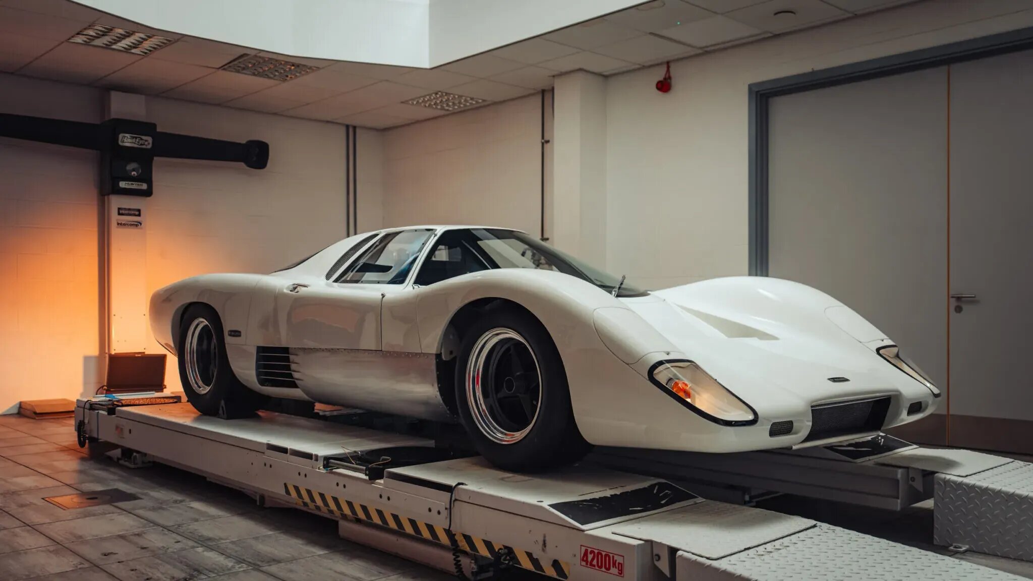 McLaren восстановил свой первый дорожный суперкар из 1960-х
