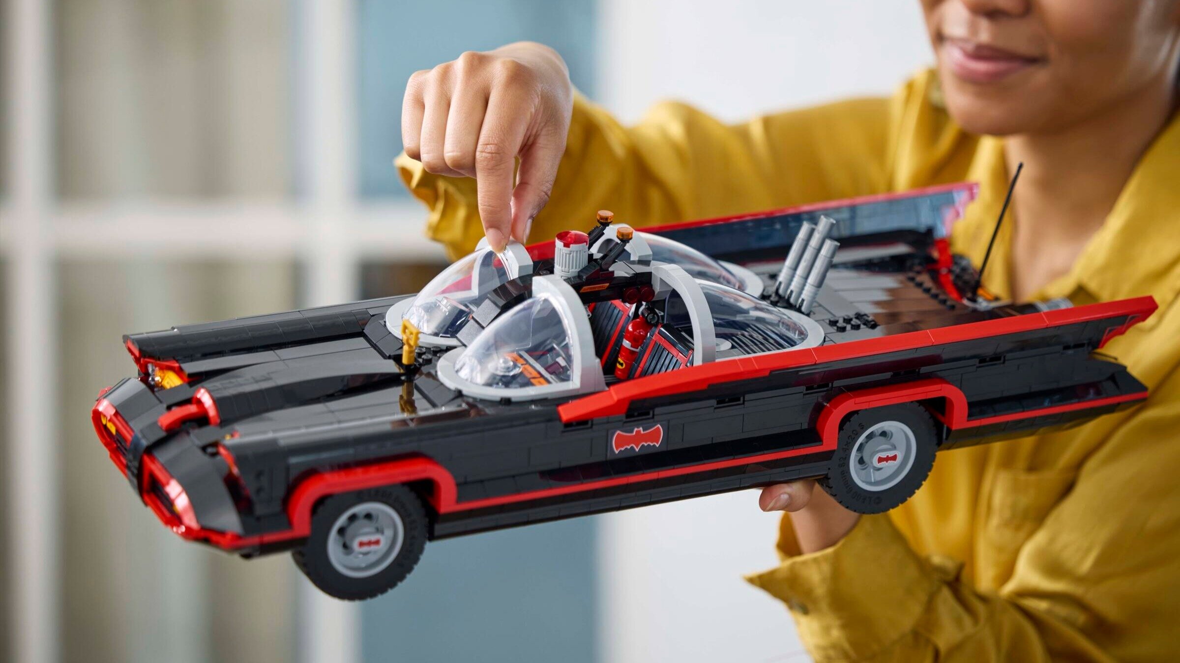 Lego выпустила сразу пять Бэтмобилей разных эпох