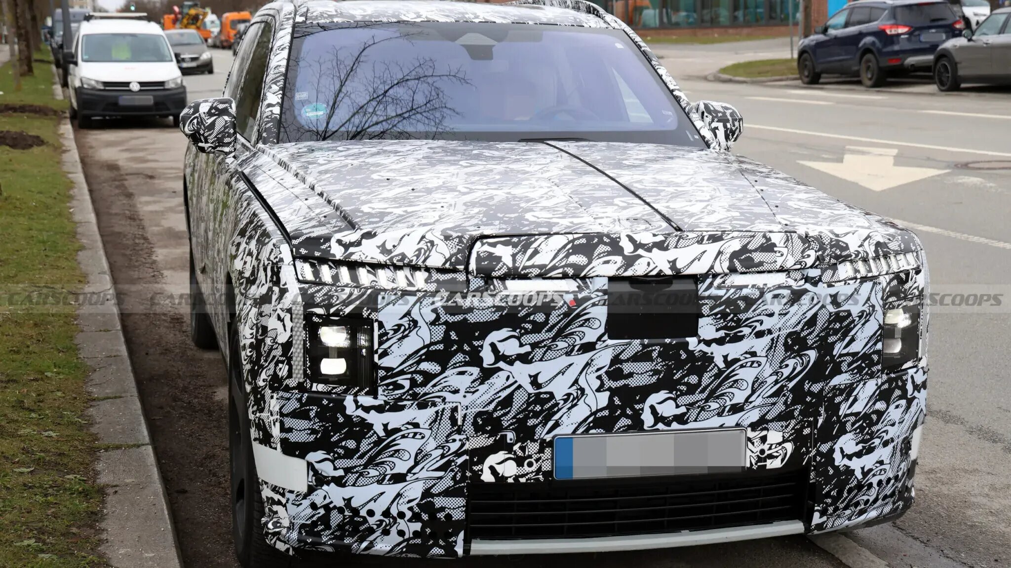 Второй электрокар Rolls-Royce получит раздельный «капот» в ретростиле