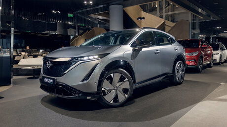 Первый обзор Nissan Ariya: как X-Trail, но электрический и с караоке