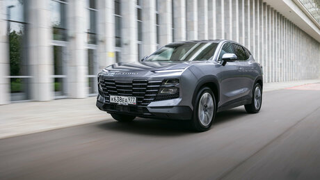 Первый тест Jetour Dashing для России — дизайнерского кроссовера с бескнопочным интерьером