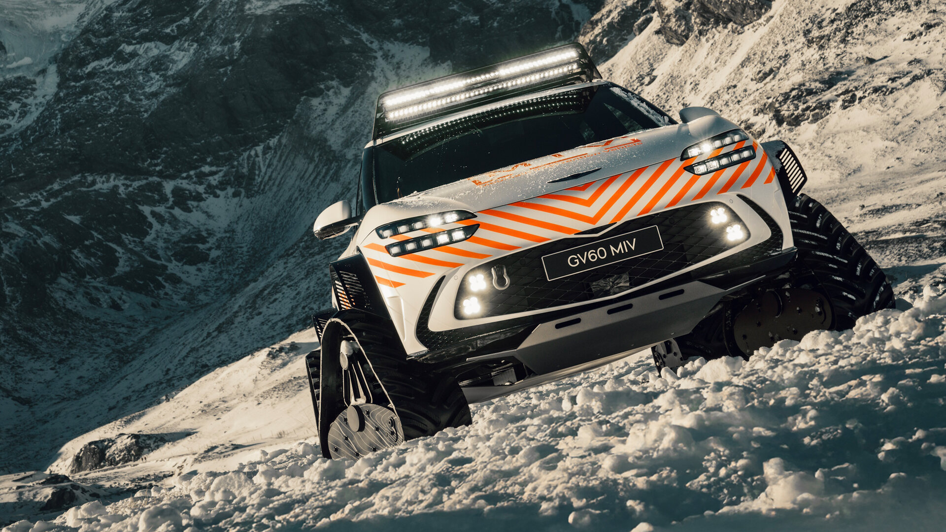 Genesis GV60 стал гусеничным вездеходом