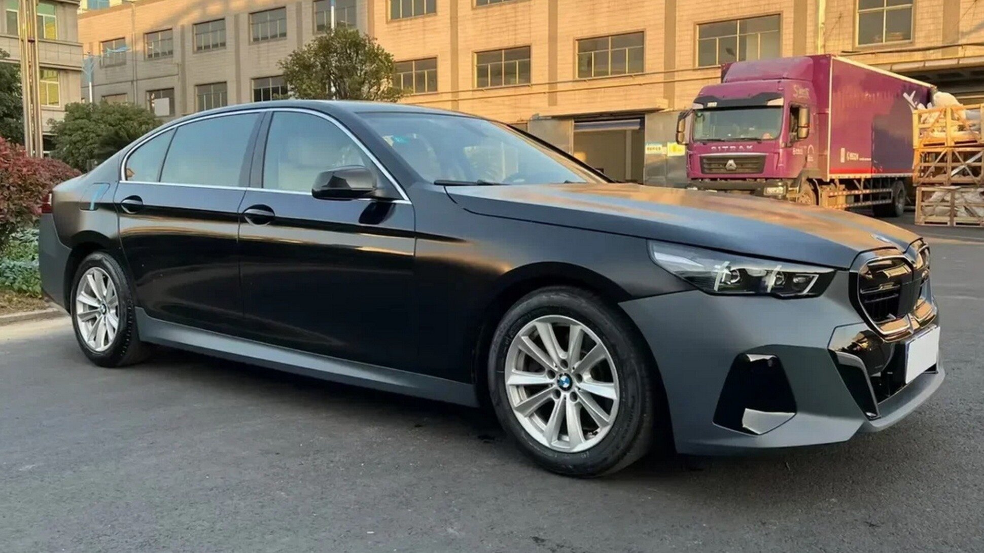 В Казахстане старый BMW 5 серии переделывают в седан последнего поколения