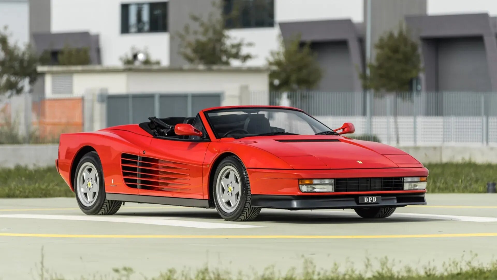 На аукцион выставят спайдер Ferrari Testarossa, который не выпускали серийно