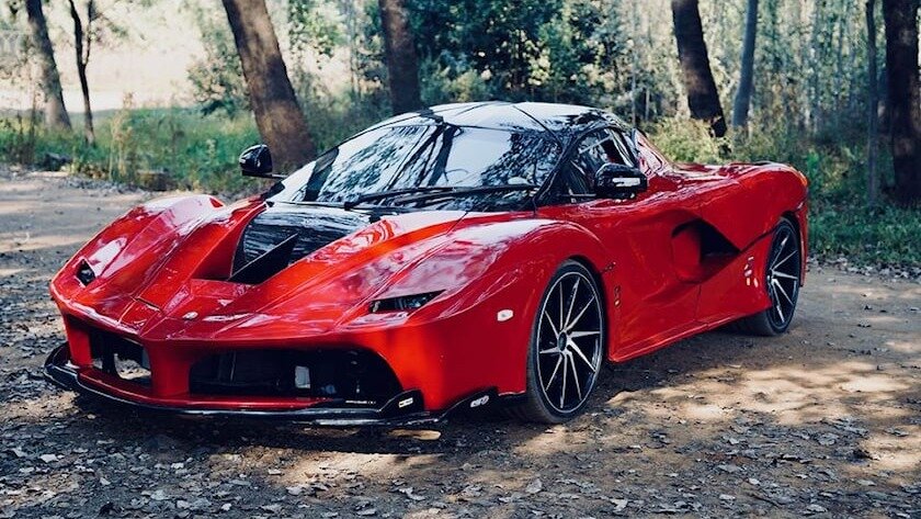 Африканец переделал Audi R8 в жуткую реплику Ferrari. Теперь её продают