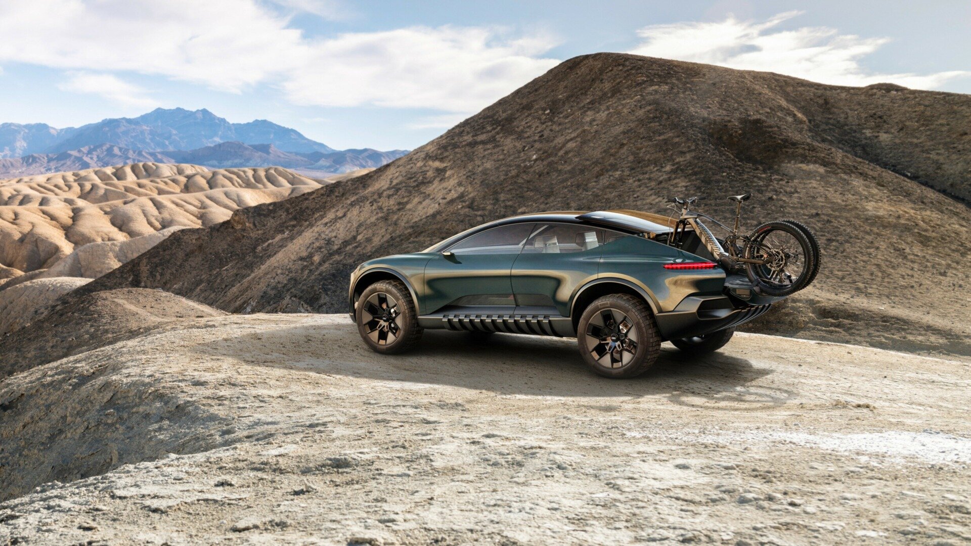Audi представила концепт-трансформер: он может превращаться из кроссовера в пикап