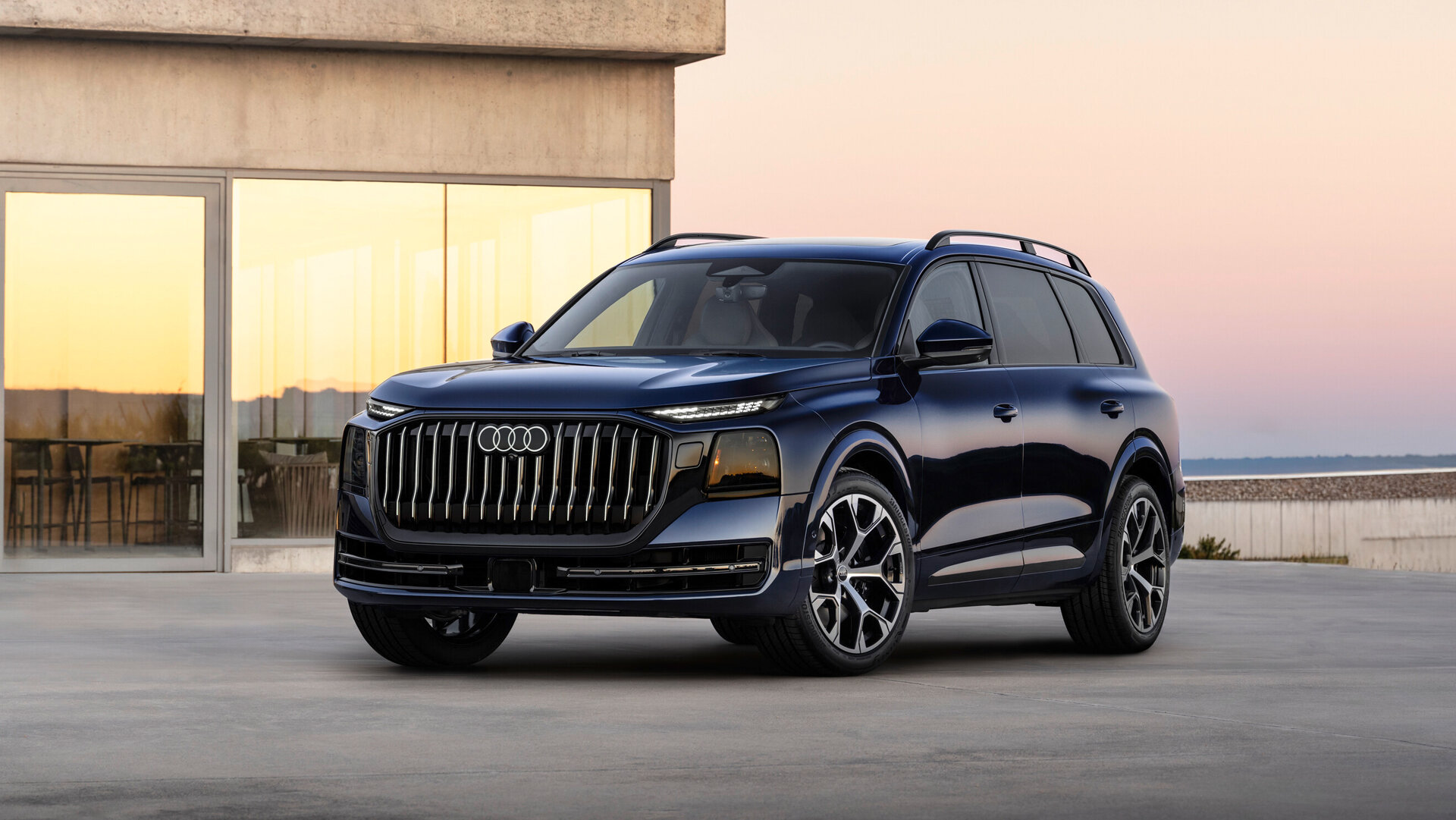 Представлен гигантский Audi Q9: инновационные фонари и автоматические двери