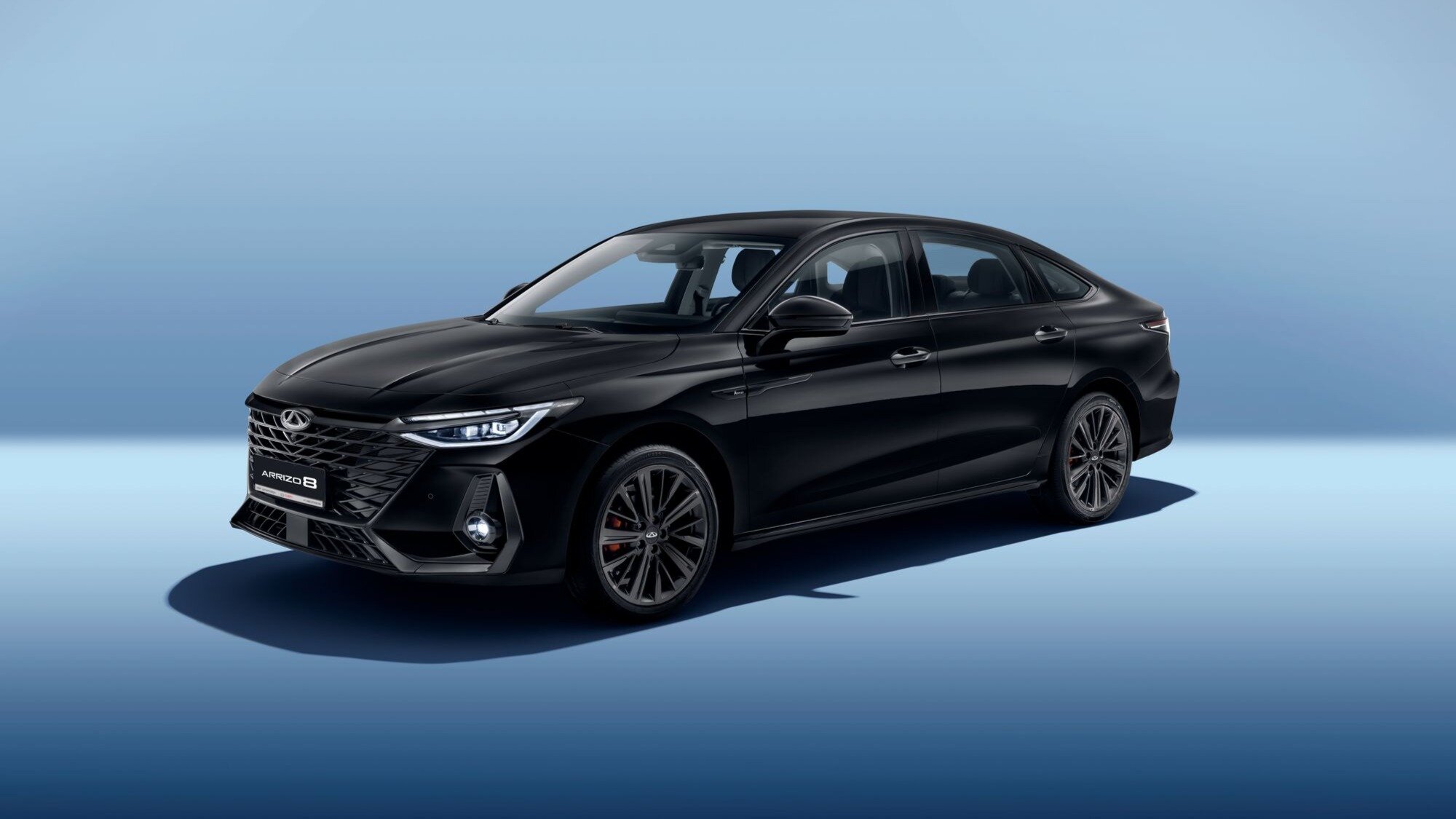 Chery Arrizo 8 получил в России новую топовую версию Ultra Black с панорамной крышей