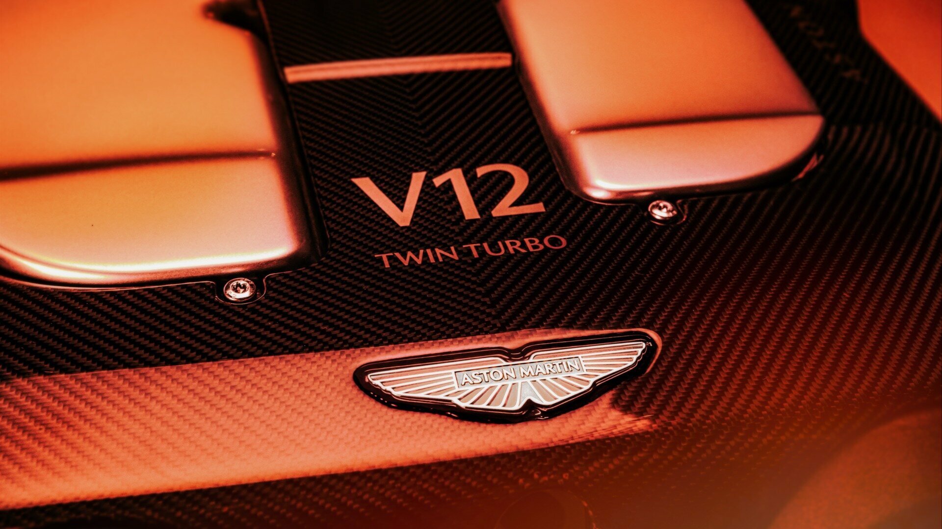 Назван год, в котором выйдет последний Aston Martin с V12