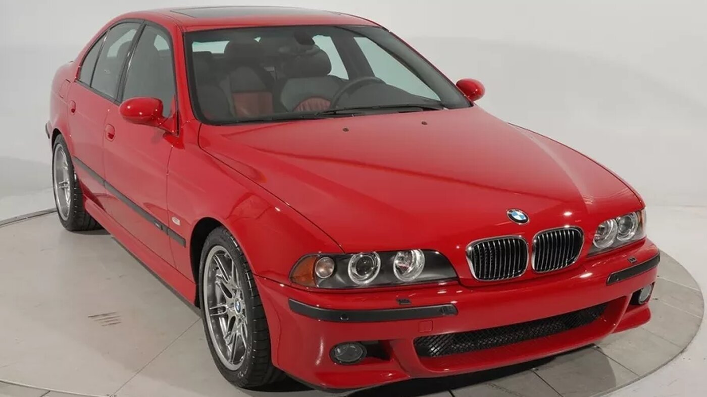 20-летний BMW M5 с мизерным пробегом продают за 300 000 долларов 
