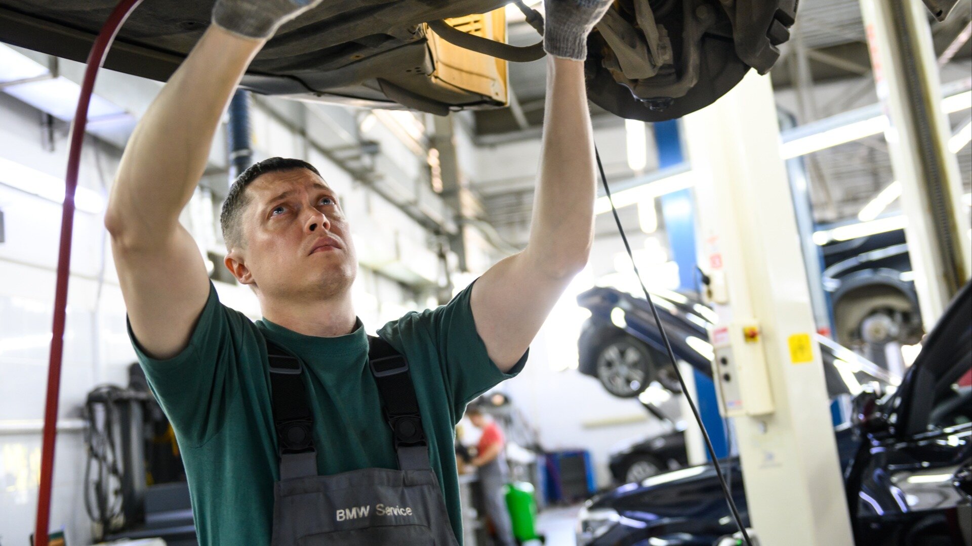 BMW и Audi отключили российских дилеров от онлайн-сервисов