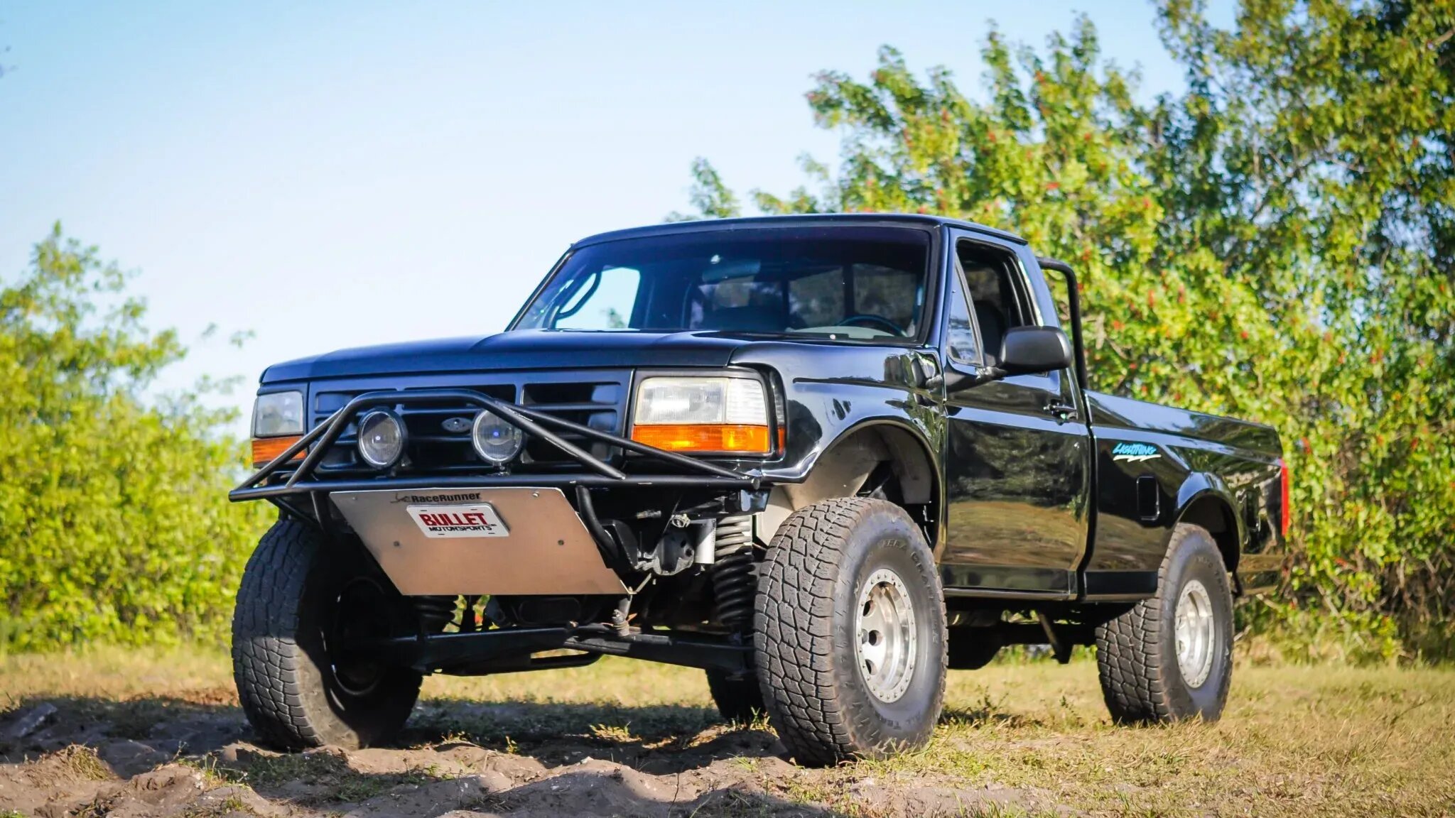 С молотка ушёл редкий спортивный пикап Ford F-150 Lightning 1993 года