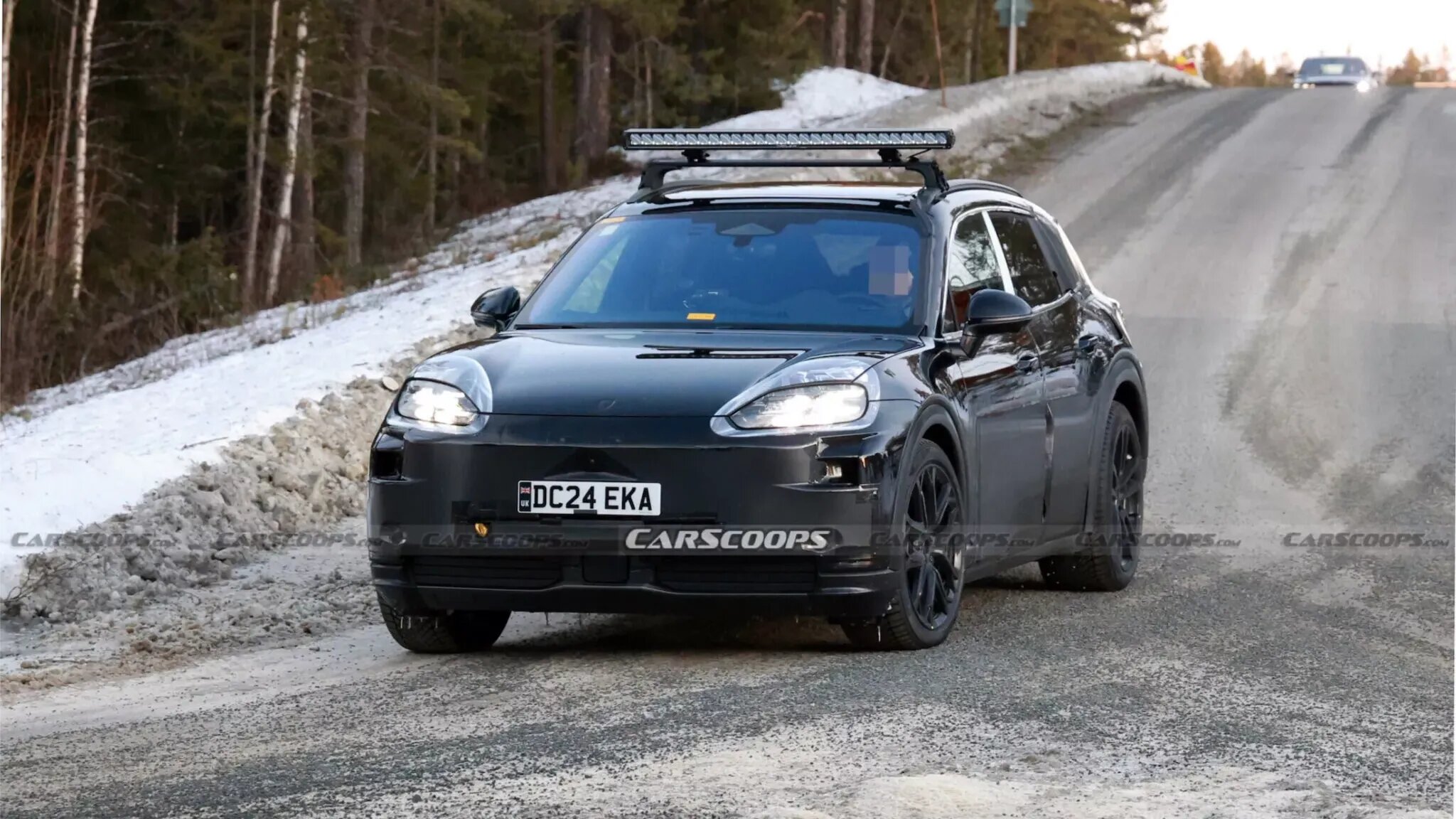 Первый электрический Bentley тестируют в кузове Porsche Cayenne
