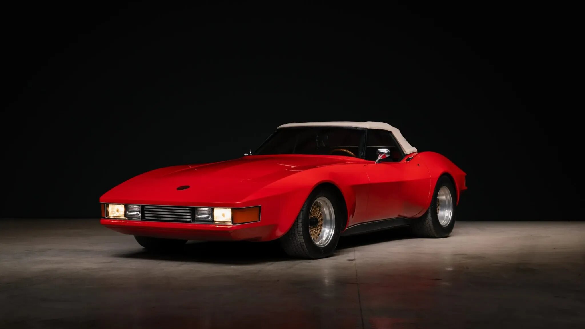 На аукцион выставили необычный Chevrolet Corvette C3: такой в мире всего один