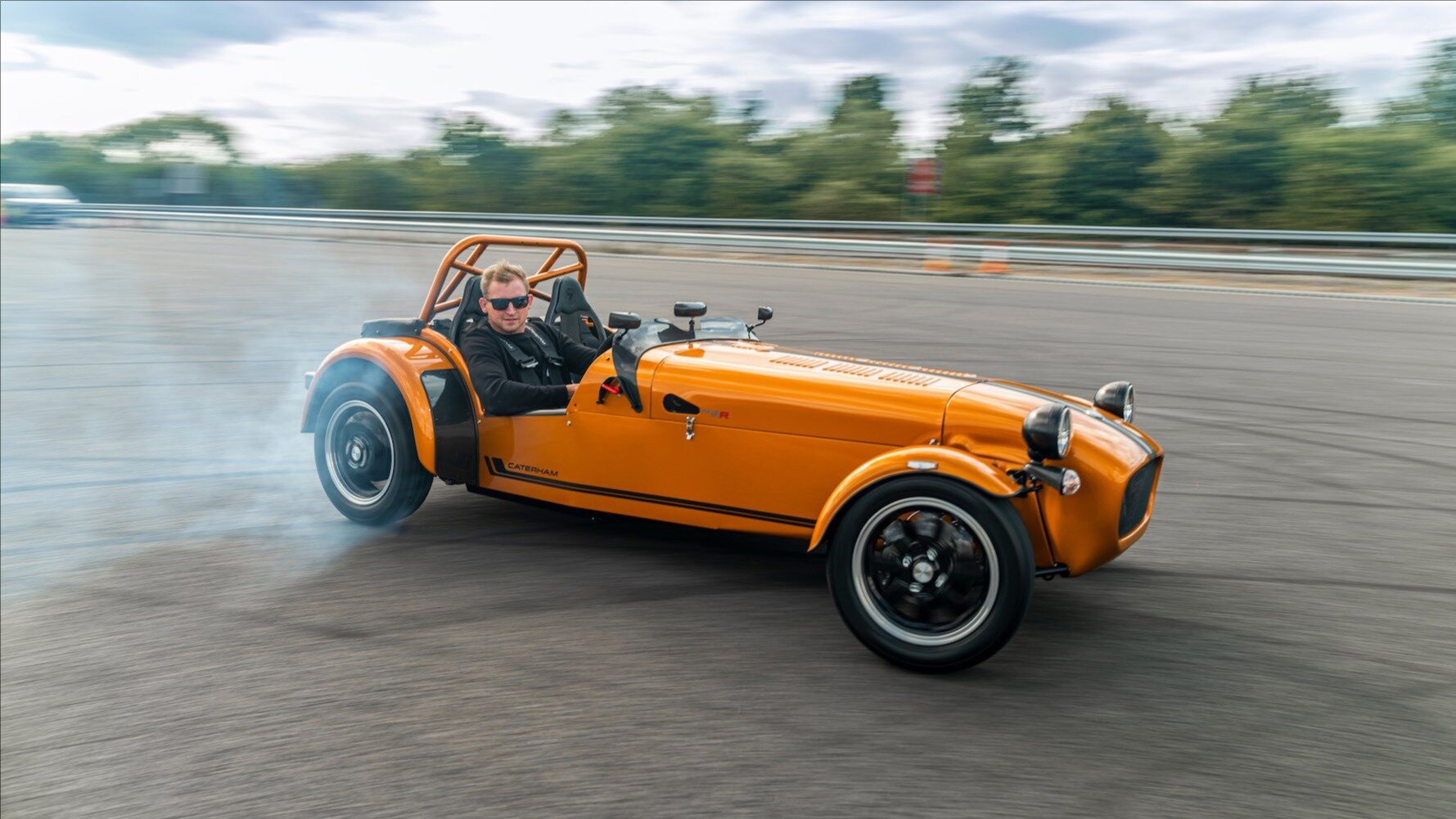 Производитель винтажных спорткаров Caterham выпустит электромобиль