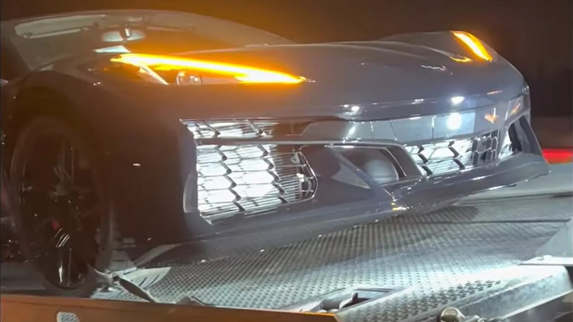 Двигатель нового Chevrolet Corvette за 180 000 долларов сломался сразу после выезда от дилера