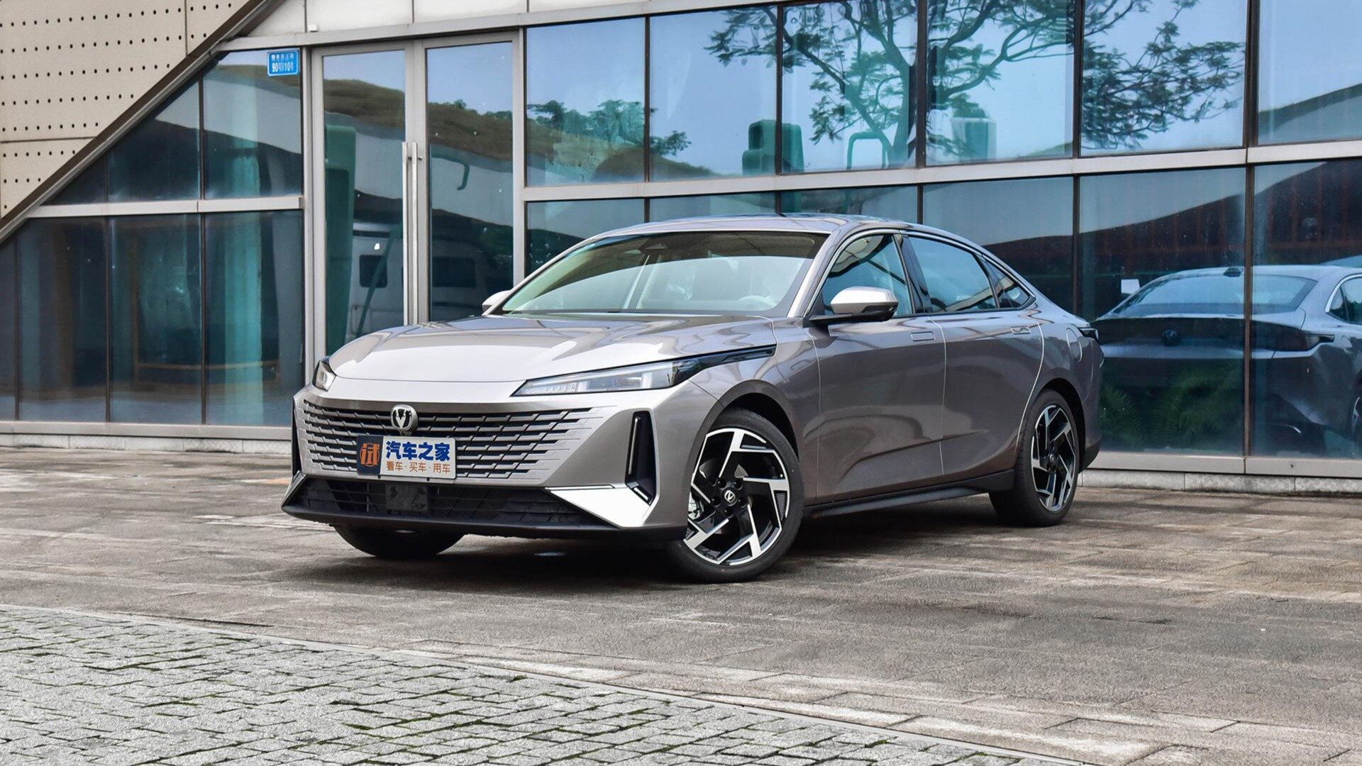 У Changan появился седан дешевле миллиона рублей
