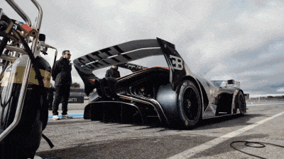 Bugatti показала первые трековые заезды серийных гиперкаров Bolide